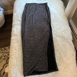 Colorful tight maxi skirt. Size M/L. Side slit. Never worn.